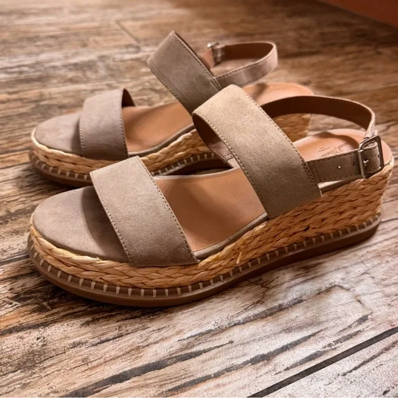Universal Thread Tan Espadrille Wedges - Picture 4 of 7